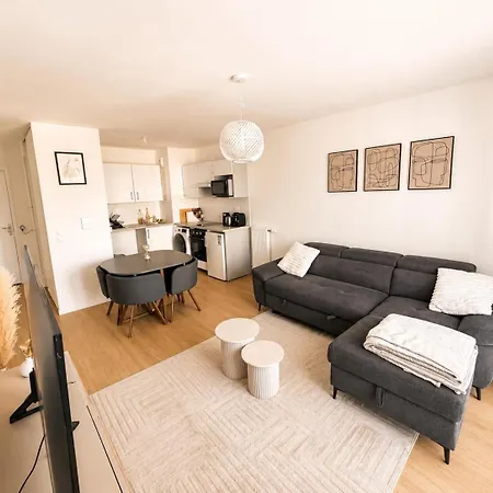Apartment Modern Close To Paris And *